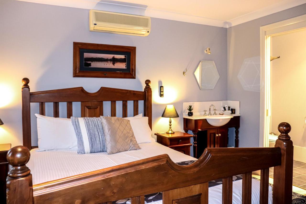 Plumes Boutique Bed & Breakfast Тамуорт Экстерьер фото